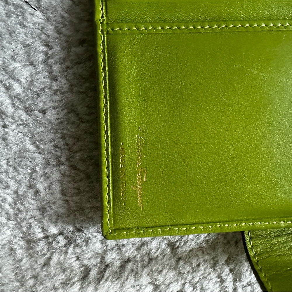 ❌SOLD❌Salvatore Ferragamo Gancini Green Leather Long Bifold Wallet - Picture 4 of 11